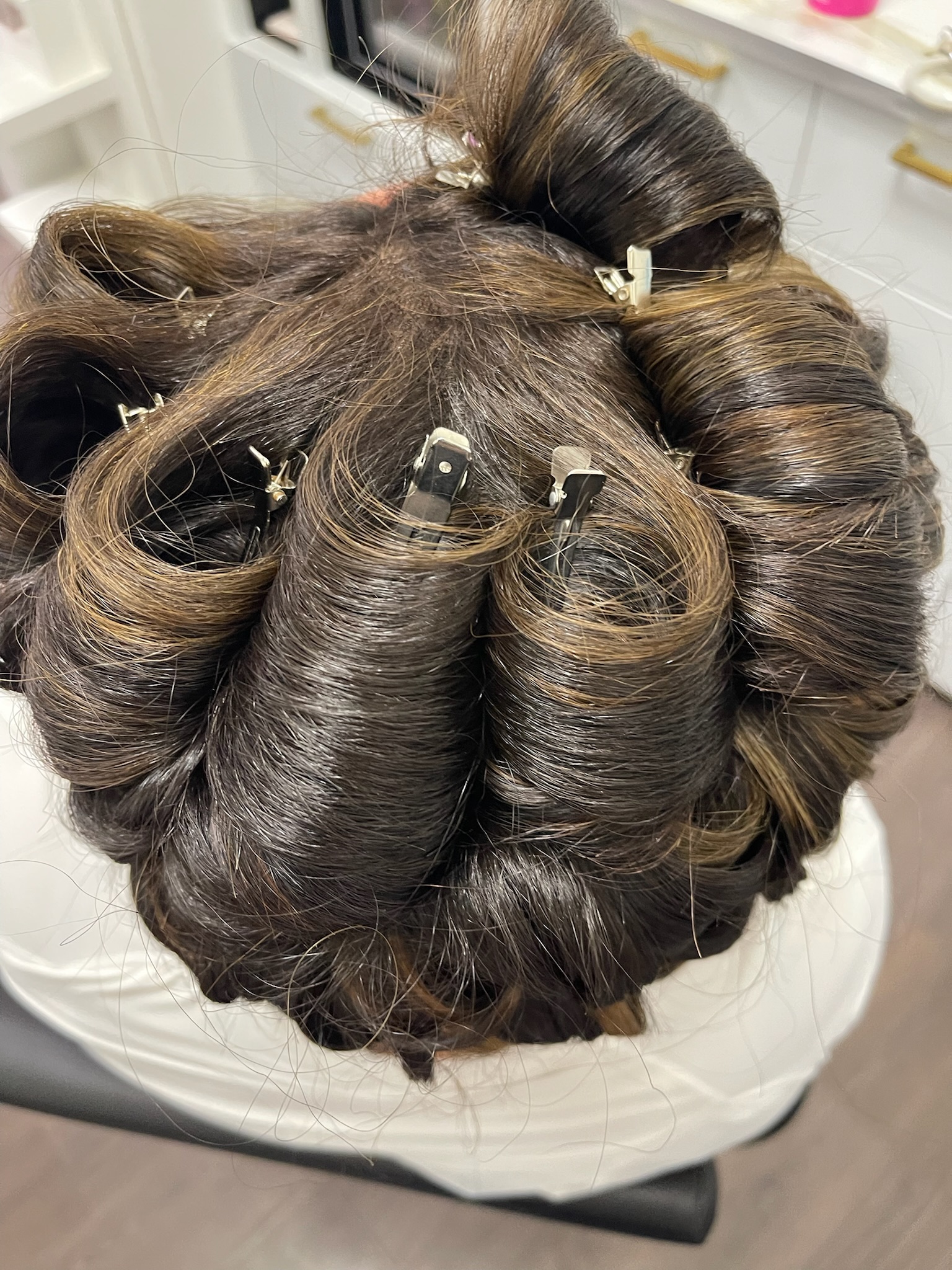 Client with soft curled blowout style